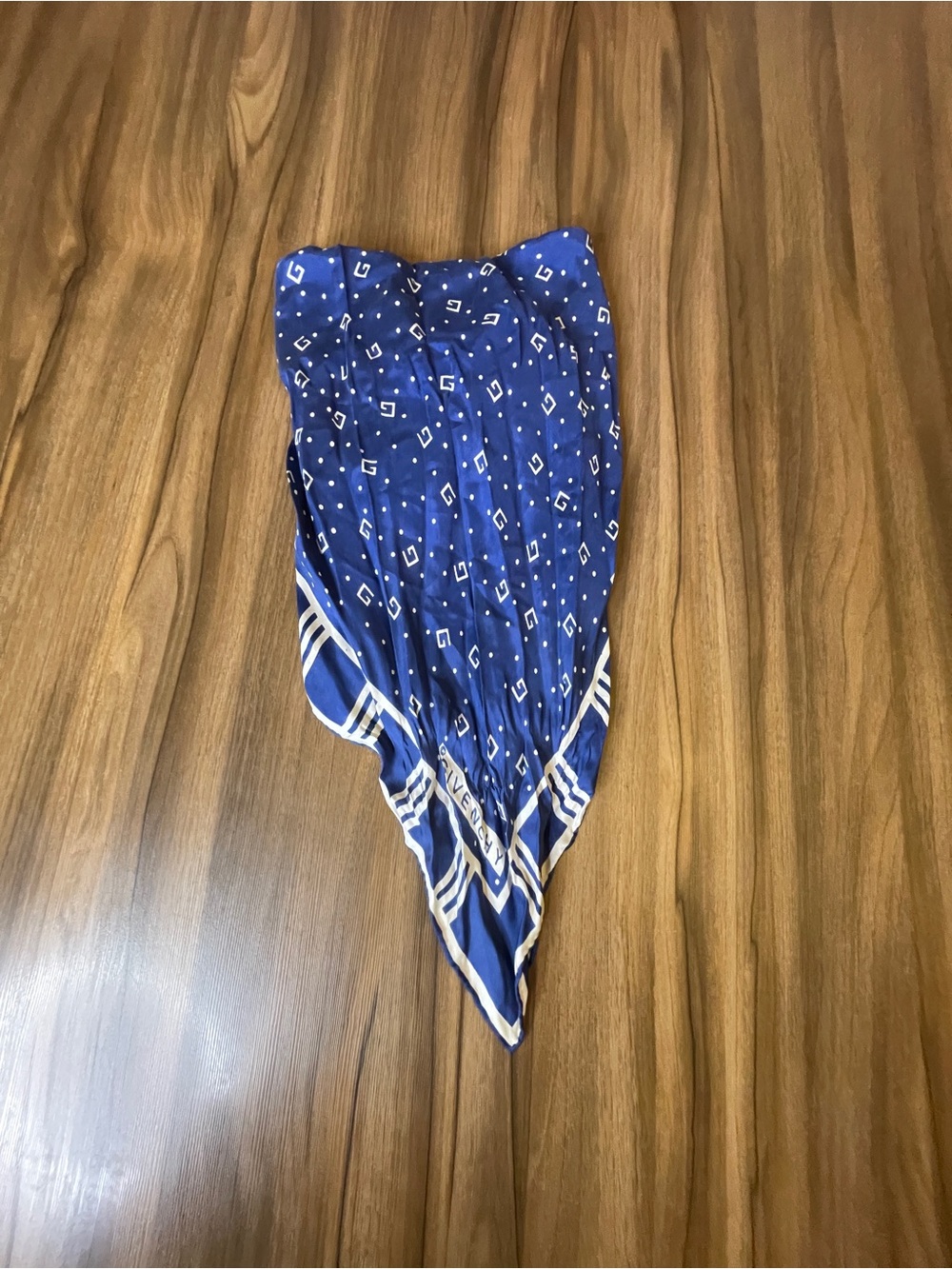 GIVENCHY Vintage Silk Scarf “G” Logo Motif 27" Square Blue & White - Picture 5 of 5